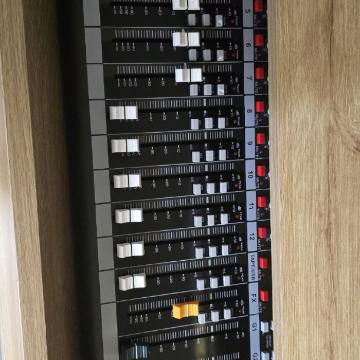 LA-12FX MIXER LUIATECH